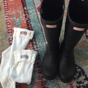 Hunter Boots 9 tall matte black includes socks